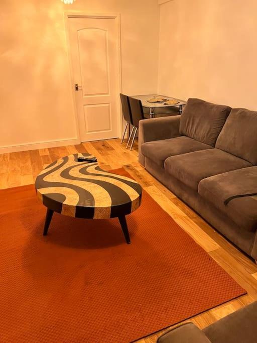 2 Bed Solihull Near Nec Airport, Jlr, Resort Wrld Екстер'єр фото